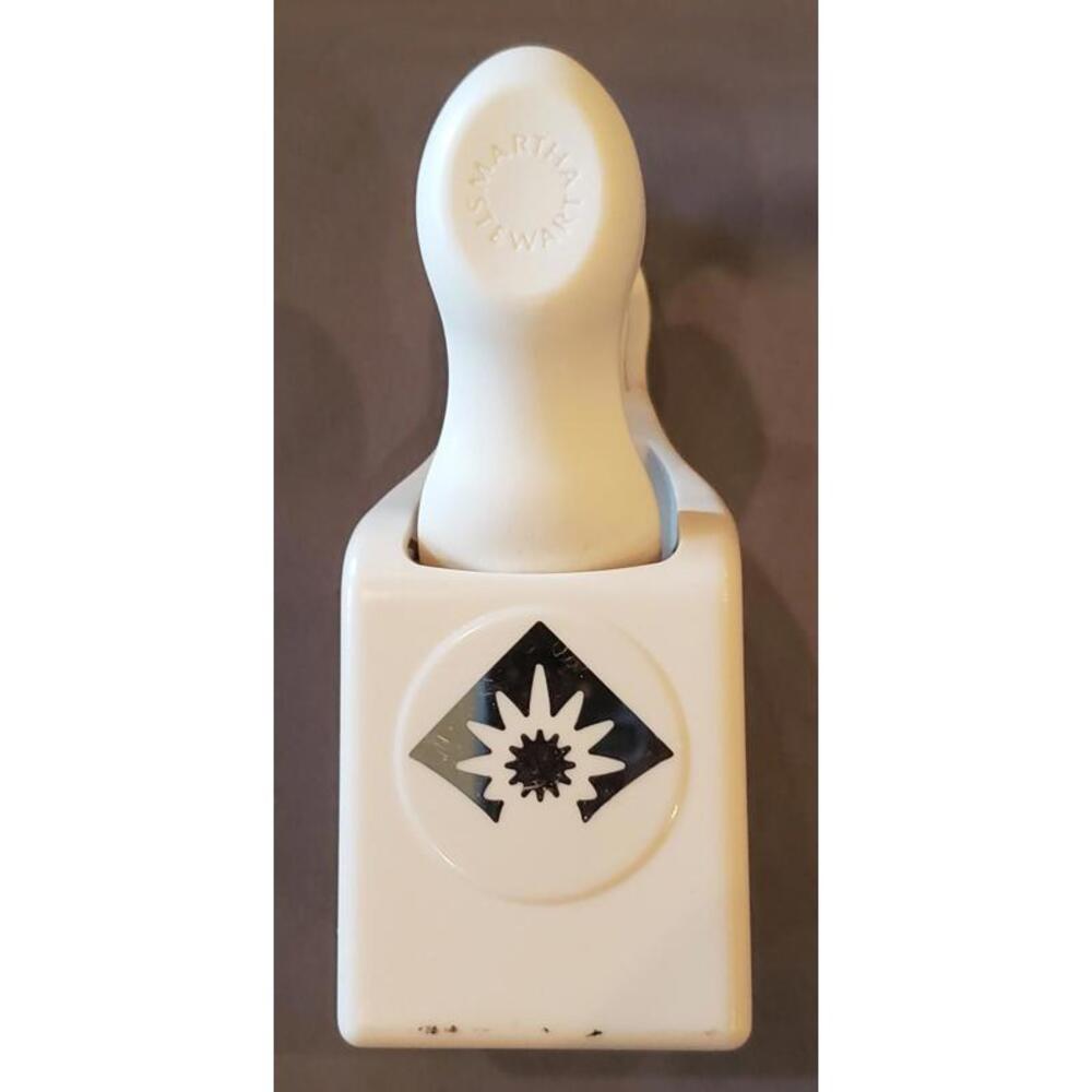 Martha Stewart Medium Starburst Corner Paper Punch Scrapbooking Crafts